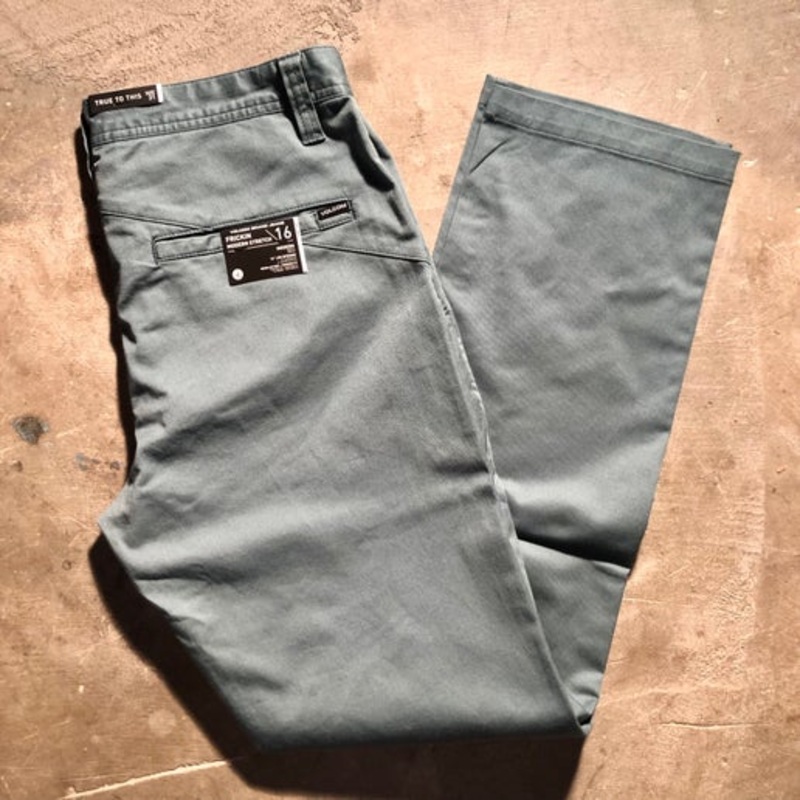 Volcom – Frickin Modern Stretch Chino Pant – Service Blue 31 x 32