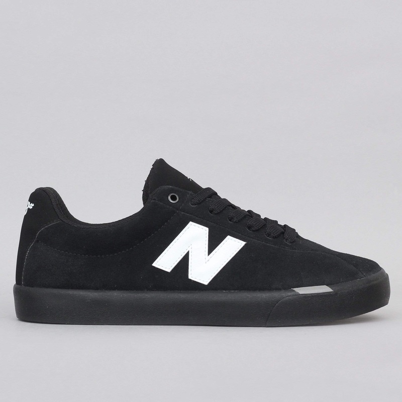 New Balance 22 Shoes Black / White UK7