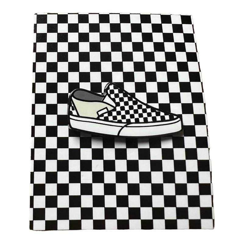 VANS CHECKERBOARD SLIP ON ENAMEL PIN OS